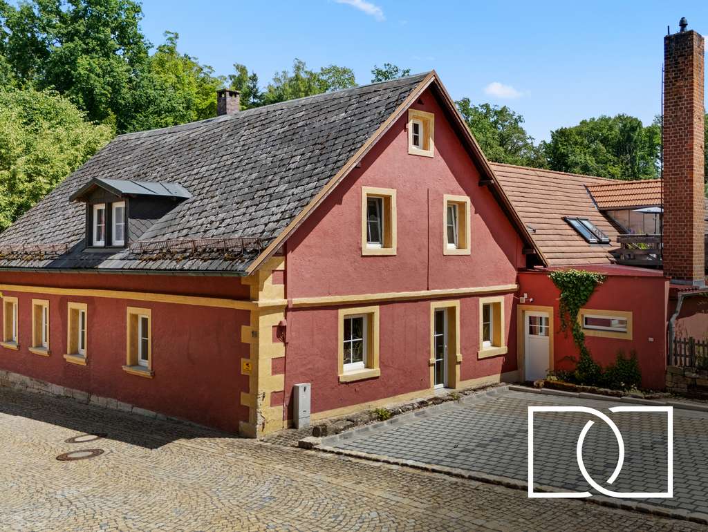 Immobilie in Weidenberg - Bauernhaus mit Traumgrundstück! Gepflegtes Wohn- und Gewerbeanwesen mit großen Nebengebäuden - Bild 0