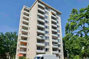 Hoch über Offenbach: Stilvolle 3-Zimmer-Wohnung mit Balkon und Skyline-Panorama – 63071 Lichtenplatte, Offenbach am Main – Vorschaubild 1