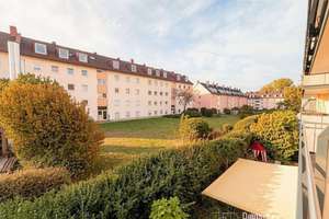 Ruhig gelegene Dreizimmerwohnung mit Balkon und Tiefgaragenstellplatz in München-Am Hart