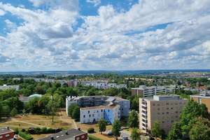 Großzügiges Wohnen über den Dächern: 4-Zi.-Whg. mit Traumaussicht & TG-Platz