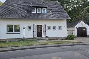 Schönes Haus in traumhafter Wohnlage direkt am Baerler Busch – Heesbergstraße 17, 47199 Baerl, Duisburg – Vorschaubild 1