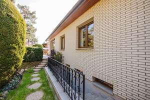 "Royal Oak" - Familienbungalow mit Traumgarten und Gästehaus an der Berliner Stadtgrenze zu kaufen! – Die vollständige Adresse der Immobilie erhältst du vom Anbieter., 12623 Mahlsdorf, Berlin – Vorschaubild 5