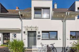 Düsseldorf-Unterrath: Gemütliches  kleines Haus mit Garten und Auffahrt