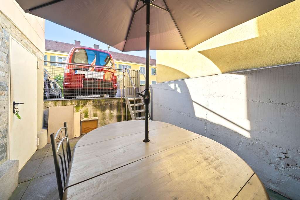 Immobilie in Freiburg im Breisgau - Vermietetes Mehrfamilienhaus mit viel Potential - Bild 2