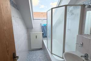 Heimelige, großzügige 2-Zi-DG Wohnung in bester Lage München-Trudering - frei und sofort verfügbar ! – Die vollständige Adresse der Immobilie erhältst du vom Anbieter., 81827 Waldtrudering, München – Vorschaubild 11
