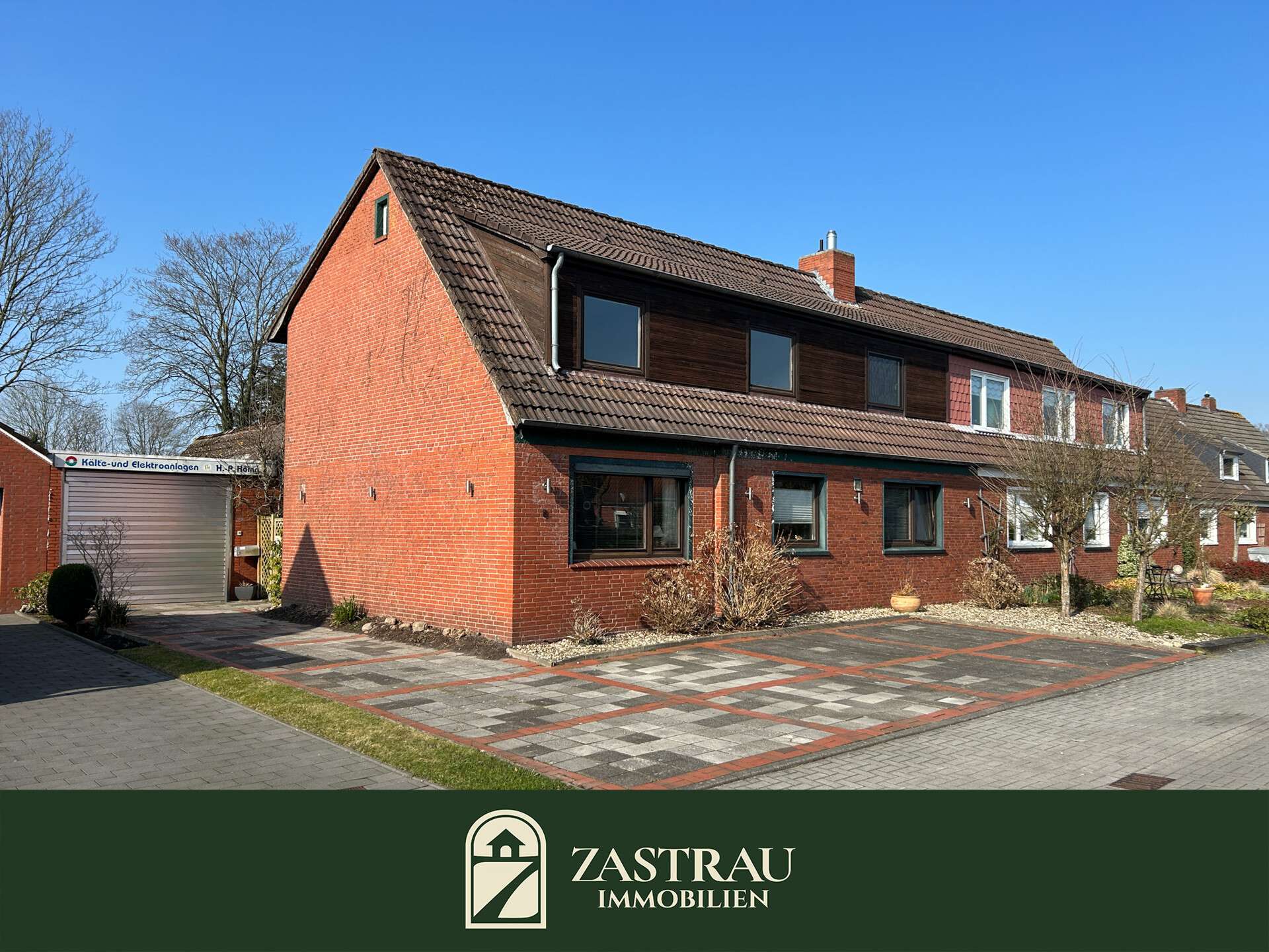 Doppelhaushälfte mit zwei Wohneinheiten in Wittmund wartet auf neuen Glanz, Wittmund Kreis – Bild 1