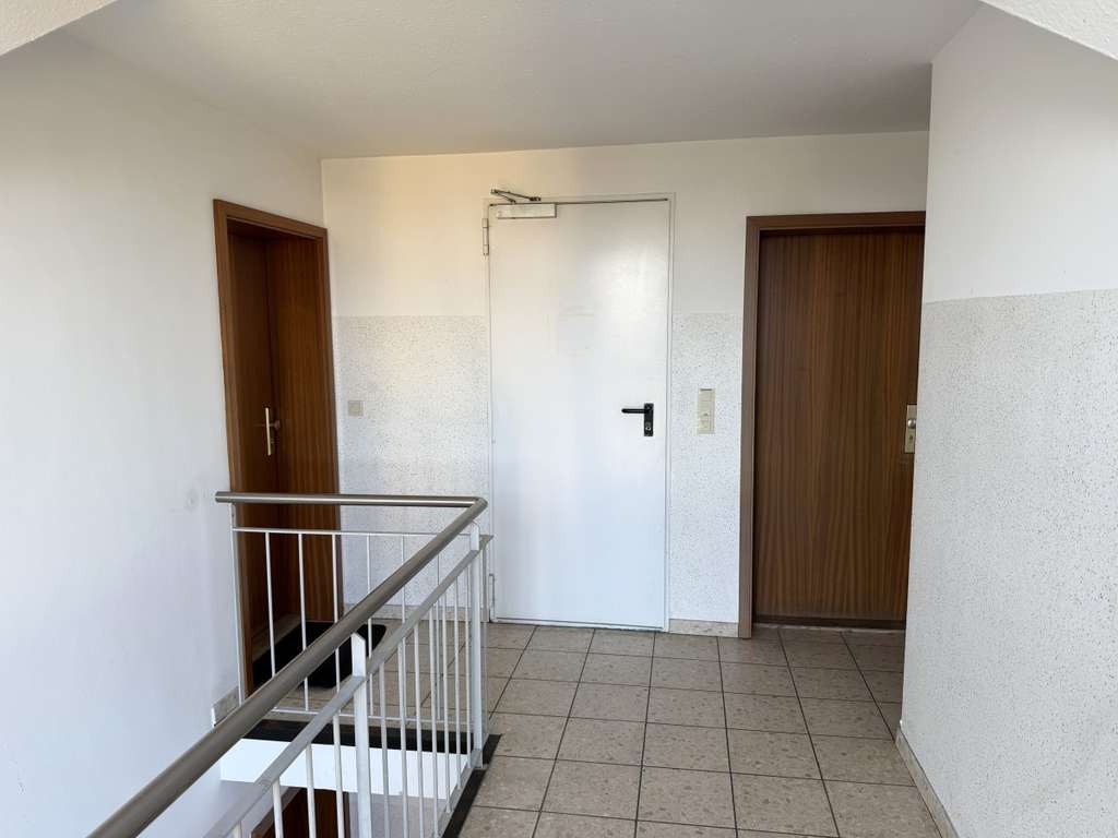 Immobilie in Elmenhorst - Attraktive und gut vermietete 2-Zimmer Eigentumswohnung mit Süd-Loggia und Kfz- Stellplatz - Bild 2