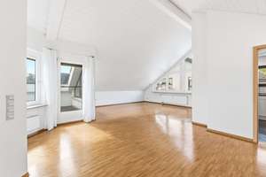 Viel Raum zum Wohlfühlen – 4-Zimmer-Dachgeschosswohnung mit Dachterrasse und Hobbyraum – 70569 Dachswald, Stuttgart – Vorschaubild 2