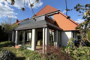 Großzügiges Haus mit 3 bezugsfreien Wohnungen – ideal als Mehrgenerationenhaus. Top Zustand. – Die vollständige Adresse der Immobilie erhältst du vom Anbieter., 13125 Buch, Berlin – Vorschaubild 2