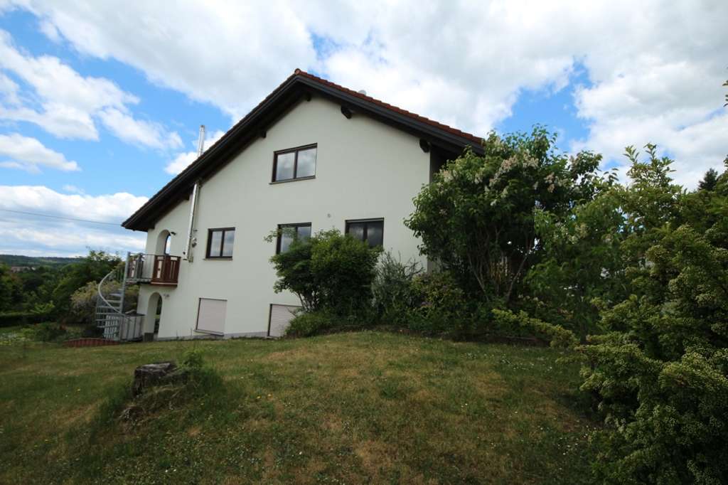 Immobilie in Limbach - Attraktives Wohnhaus mit viel Platz und überdachtem Schwimmbad ... - Bild 3