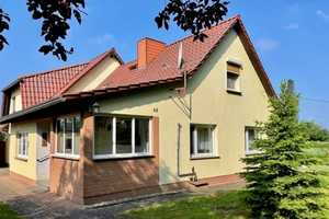 Doppelhaushälfte mit Nebengebäude zu verkaufen – Uckermark (Kreis) – Vorschaubild 1