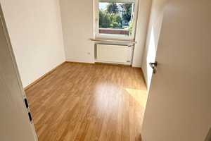 Reiheneckhaus im Klötzlmüllerviertel, Garten, Garage,Balkon, Erstbezug nach Modernisierung/Sanierung – Wallbergweg 10, 84034 Landshut – Vorschaubild 11