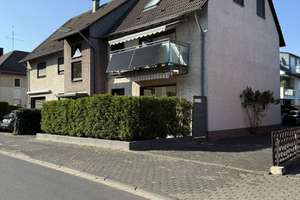 Stilvolle Erdgeschosswohnung mit großer Terrasse in Rheindorf-Süd
