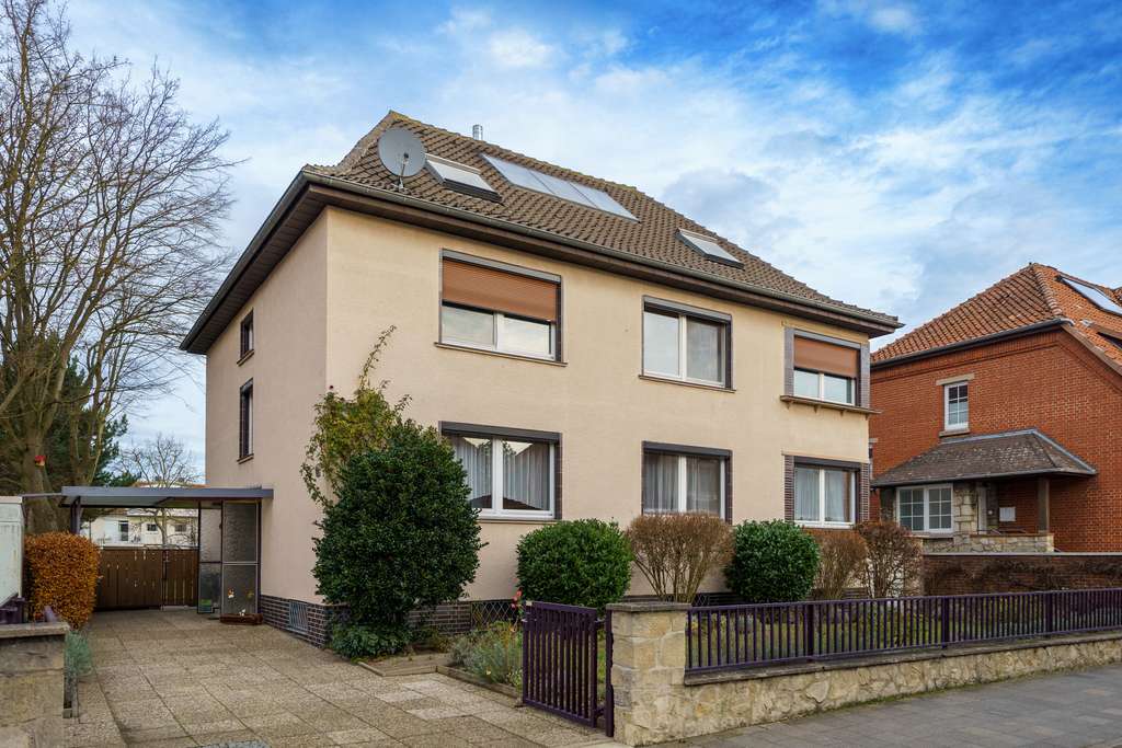 Immobilie in Sarstedt - Zweifamilienhaus im Herzen der Stadt mit durchdachtem Wohnkonzepte - Bild 0