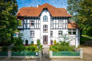 Leerstehende Villa mit Erweiterungsoption auf dem Grundstück