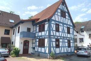PLATZWUNDER: Charmantes Haus in naturnaher Lage von Friedrichsdorf – Die vollständige Adresse der Immobilie erhältst du vom Anbieter., 61381 Friedrichsdorf – Vorschaubild 2