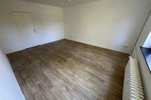 Frisch renovierte 2,5 Zimmer-Wohnung mit Balkon und modernisierten Tageslichtbad mit Wanne – Fregattenstr. 16, 23558 Buntekuh, Lübeck – Vorschaubild 3