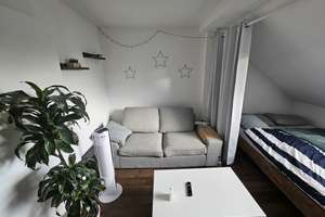 Nachmieter gesucht – Gemütliche 2-Zimmer DG-Wohnung mit EBK in Offenbach – Bieberer Straße 86, 63071 Mathildenschule, Offenbach am Main – Vorschaubild 1