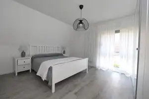 MODERNE DOPPELHAUSHÄLFTE - VOLL UNTERKELLERT - 2 WINTERGÄRTEN, TERRASSE & GEMÜTLICHER KAMIN – Berlin – Vorschaubild 15