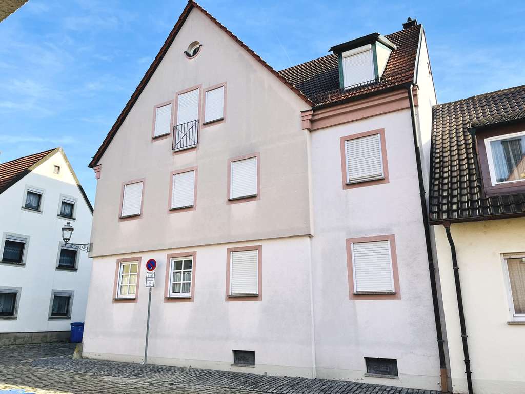 Immobilie in Haßfurt - Ab 1.2.2026 beziehbar! Attraktive 3 Zimmer-Wohnung auf zwei Ebenen, Einbauküche, Galerie und sonnig - Bild 4