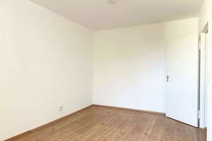 BEZUGSFREI: Ruhe, Licht & Weitblick | 2-Zi.-Whg. mit Balkon & Lift im 5.OG in Lichterfelde – Die vollständige Adresse der Immobilie erhältst du vom Anbieter., 12207 Lichterfelde, Berlin – Vorschaubild 7