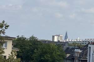 Wohnen mit Charakter: 2-Zimmer-Dachgeschosswohnung mit Domblick in Köln-Zollstock – Die vollständige Adresse der Immobilie erhältst du vom Anbieter., 50969 Zollstock, Köln – Vorschaubild 1