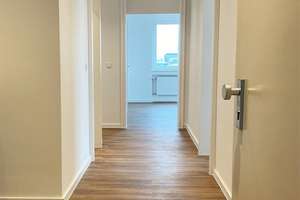 Erstbezug nach Modernisierung: 3 Zimmer mit Balkon, guter Schnitt, modernes Bad, Gäste-WC, Aufzug – Alteburger Straße 288, 50968 Bayenthal, Köln – Vorschaubild 6