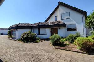 Viel Freiraum in Sigmaringen-Laiz: Großzügiges Einfamilienhaus mit 7 Zimmern – Die vollständige Adresse der Immobilie erhältst du vom Anbieter., 72488 Sigmaringen – Vorschaubild 1