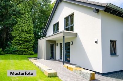 Freistehendes Einfamilienhaus mit Wintergartenanbau