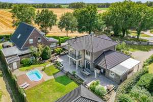 La Dolce Vita daheim! Junge Stadtvilla im mediterranen Stil mit Pool, PV-Anlage und Feldblick! – Die vollständige Adresse der Immobilie erhältst du vom Anbieter., 49716 Meppen – Vorschaubild 7