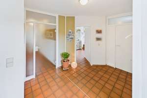 Großzügiges Familiendomizil mit Blick ins Grüne -  Ihr neues Zuhause in Bad Kreuznach-Süd  – Die vollständige Adresse der Immobilie erhältst du vom Anbieter., 55543 Bad Kreuznach – Vorschaubild 16
