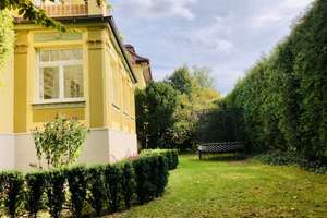 Ein Juwel am Hochufer 1. Reihe: Elegante Wohnung auf 2 Ebenen in Jugendstilvilla mit Privatgarten