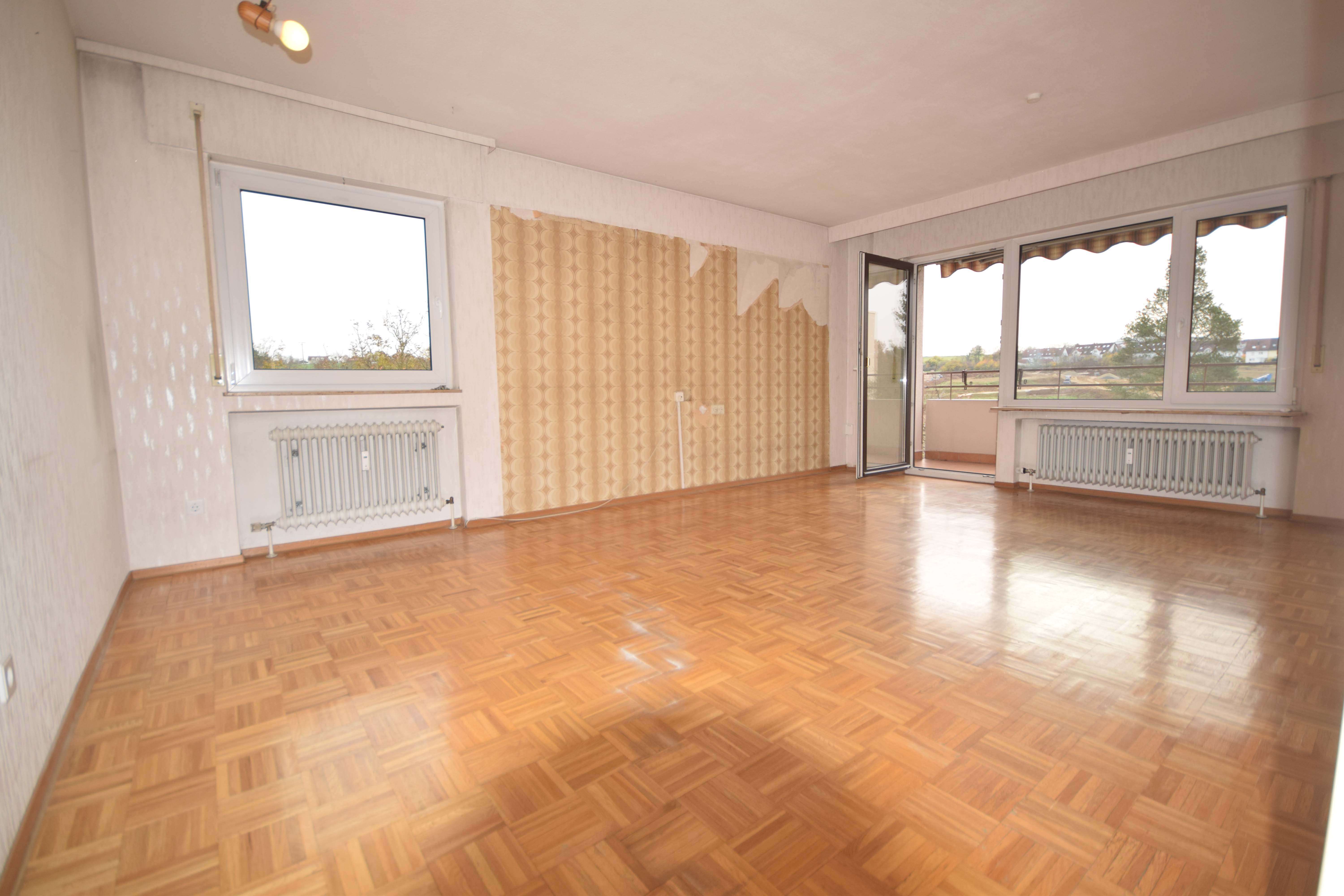 HOCH OBEN***Helle 3-Zi.-Whg. mit Balkon, Aufzug und TG-Platz, Ludwigsburg Kreis – Bild 3