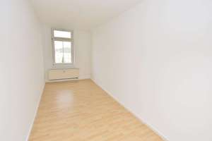 Wohnkomfort zum Wohlfühlen – 3-Zimmer-Wohnung mit EBK, Balkon & Tageslichtbad – Carl-von-Ossietzky-Straße 23, 9126 Lutherviertel, Chemnitz – Vorschaubild 2