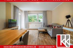 2-Zimmer-Wohnung mit schönem Balkon, Stellplatz und Blick ins Grüne