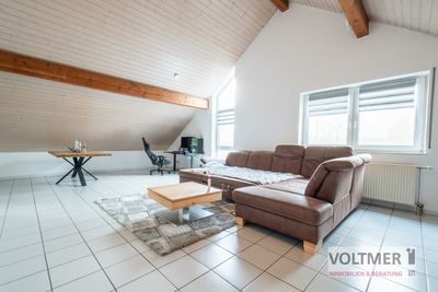 DACHPERLE - lichtdurchflutete Dachgeschosswohnung mit Einbauküche in Homburg/Einöd!