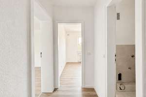 Frisch sanierte 2,5-Zimmer-Wohnung sofort bezugsfrei – Die vollständige Adresse der Immobilie erhältst du vom Anbieter., 46145 Sterkrade-Mitte, Oberhausen – Vorschaubild 3