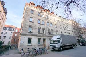 Charmante 4-Zimmer-Dachgeschosswohnung mit Spitzboden und ca. 105 m² Wohnfläche in Nürnberg-Gostenho – Die vollständige Adresse der Immobilie erhältst du vom Anbieter., 90429 Bärenschanze, Nürnberg – Vorschaubild 1