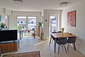 Lichtdurchflutete Zweiraumwohnung mit Balkon und Aufzug in zentraler Lage!