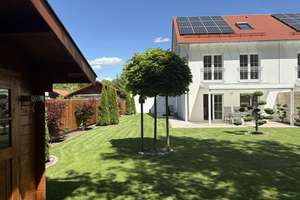 Am Waldrand - 5-Zi.-DHH | Bj. 2022 | 500 m² Grundstück – Die vollständige Adresse der Immobilie erhältst du vom Anbieter., 85649 Brunnthal – Vorschaubild 1