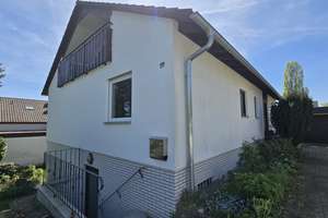 Gepflegtes Zweifamilienhaus mit Doppelgarage und großem Garten – Die vollständige Adresse der Immobilie erhältst du vom Anbieter., 71554 Weissach im Tal – Vorschaubild 2
