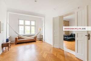 IMMOBERLIN.DE - Charmante Altbauwohnung mit Balkon in exzellentem Zustand am Park