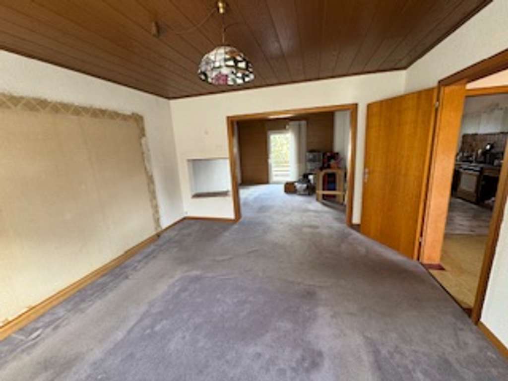 Immobilie in Wilnsdorf - Wilnsdorf Oberdielfen, solide DHH ca. 100m² Wfl, Keller, Garage in guter Lage - Bild 3