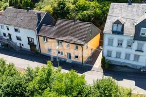 Gepflegtes Handwerkerhaus ohne Gartenarbeit! – Die vollständige Adresse der Immobilie erhältst du vom Anbieter., 55743 Idar-Oberstein – Vorschaubild 1