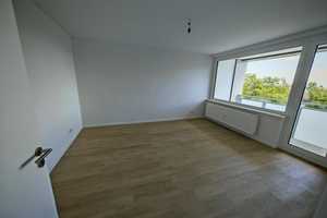 Frisch modernisiert! Ruhige & günstige 3-ZKB mit Balkon am Waldrand in Oberursel-Nord – Hochtaunuskreis – Vorschaubild 2