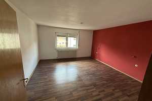 Selten am Markt!
Großzügiges bezugsfreies Zweifamilienwohnhaus mit drei Garagen!! – Ostalbkreis – Vorschaubild 10