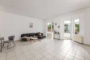 Ihr neues Zuhause: modernes Reihenhaus mit PV-Anlage, Einliegerwohnung, Terrasse & 2 Balkonen – Karlsruhe – Vorschaubild 2