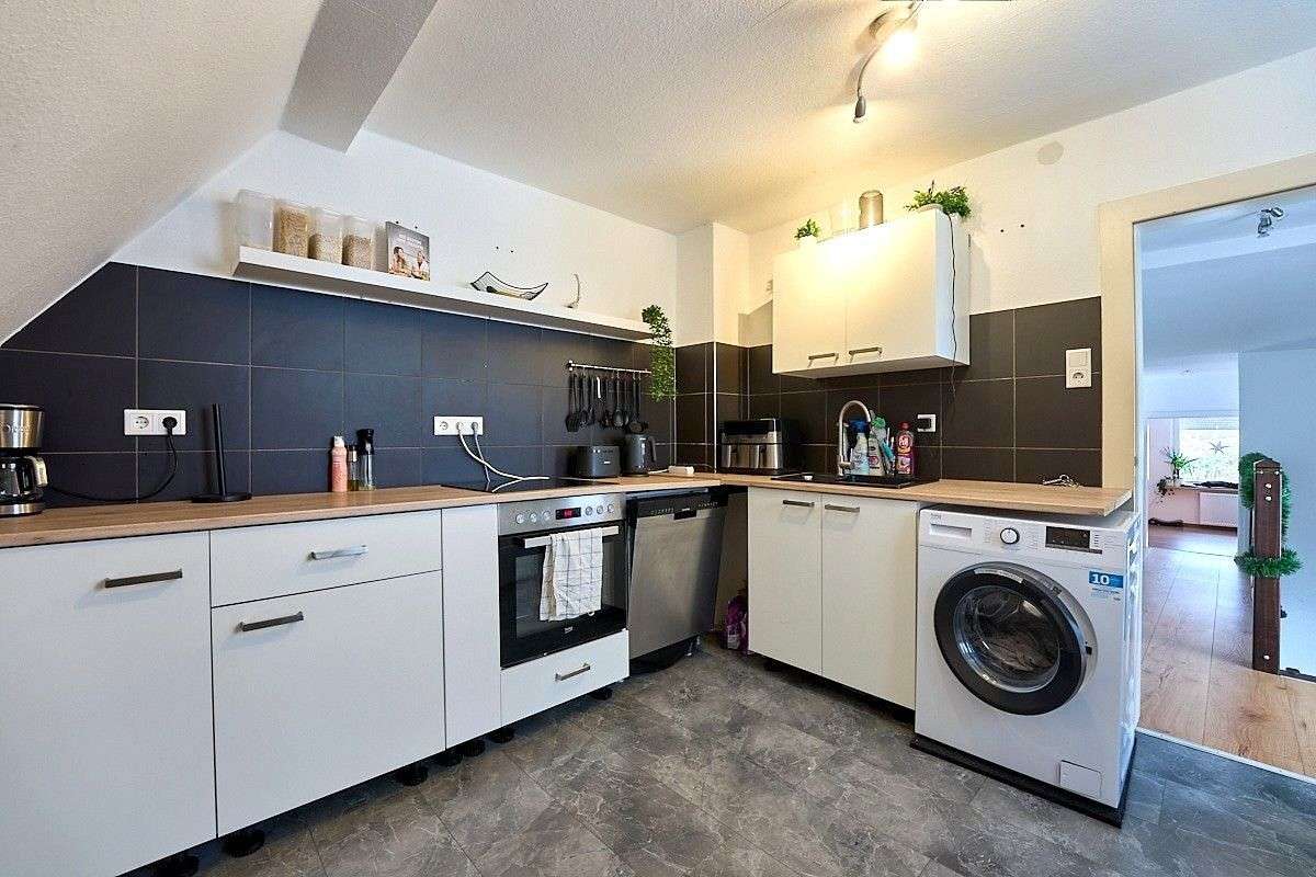 Immobilie in Immenhausen - Zweifamilienhaus mit Garage in Immenhausen - Bild 3