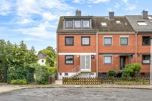 Bremen-Ellenerbrok-Schevemoor: Gepflegtes Endhaus mit Wintergarten, Balkon und Einzelgarage