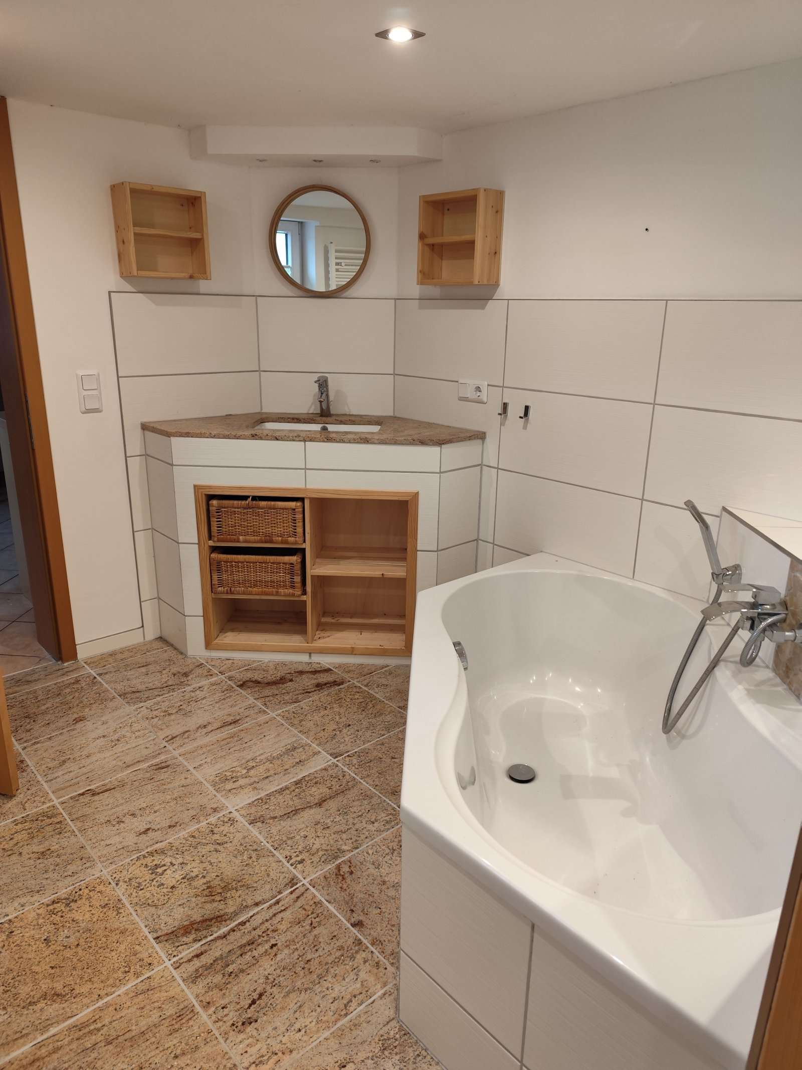 Immobilie in Erbenhausen - Erbenhausen, EFH + Nebengeb. - Bild 1